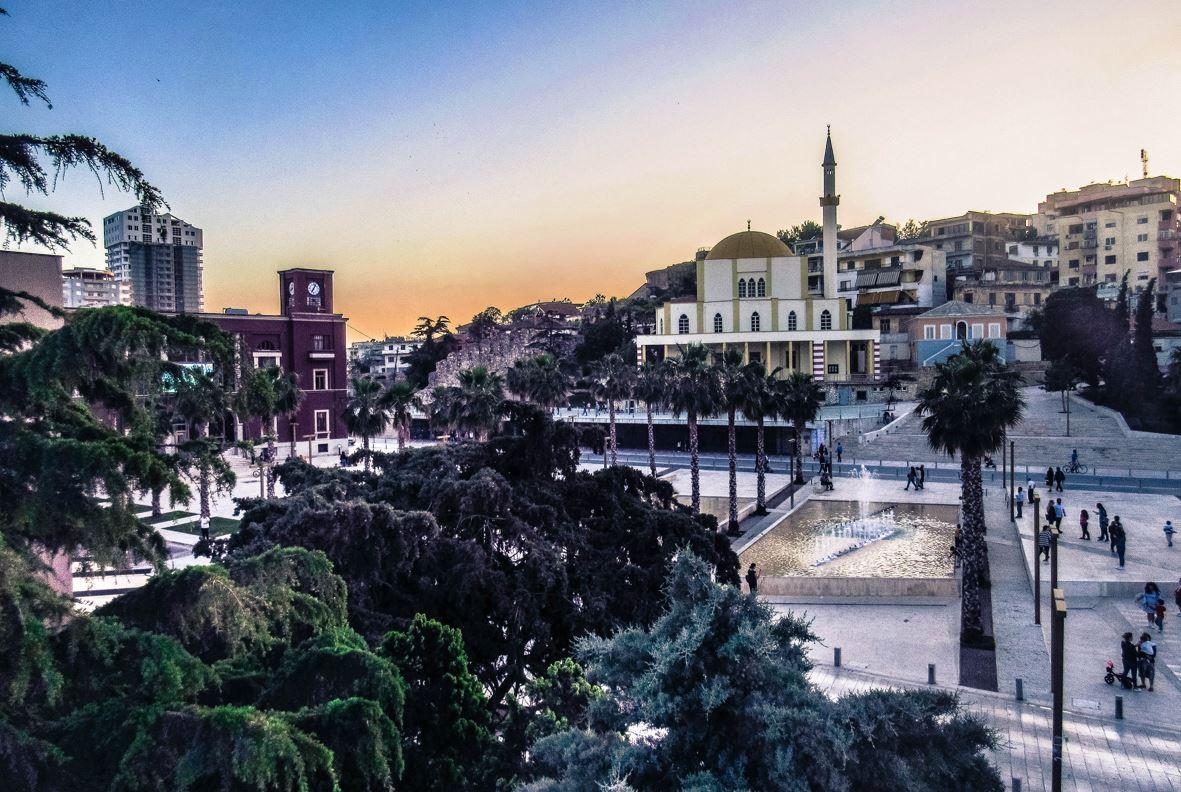 Durres se deja ver desde una ventana